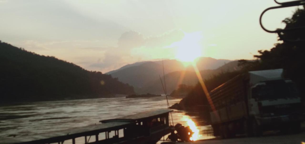 Muang Pakbèng Villa Mekong Guesthouse מראה חיצוני תמונה