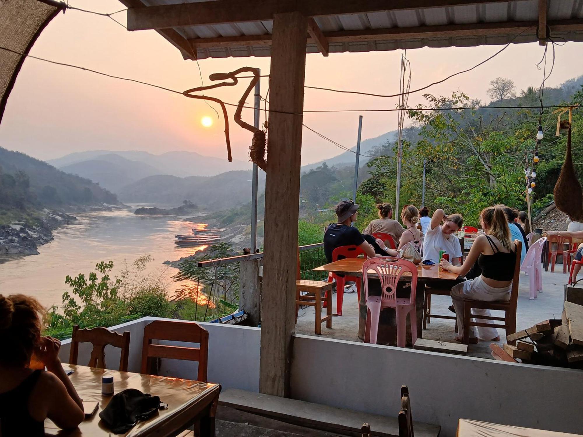 Muang Pakbèng Villa Mekong Guesthouse מראה חיצוני תמונה